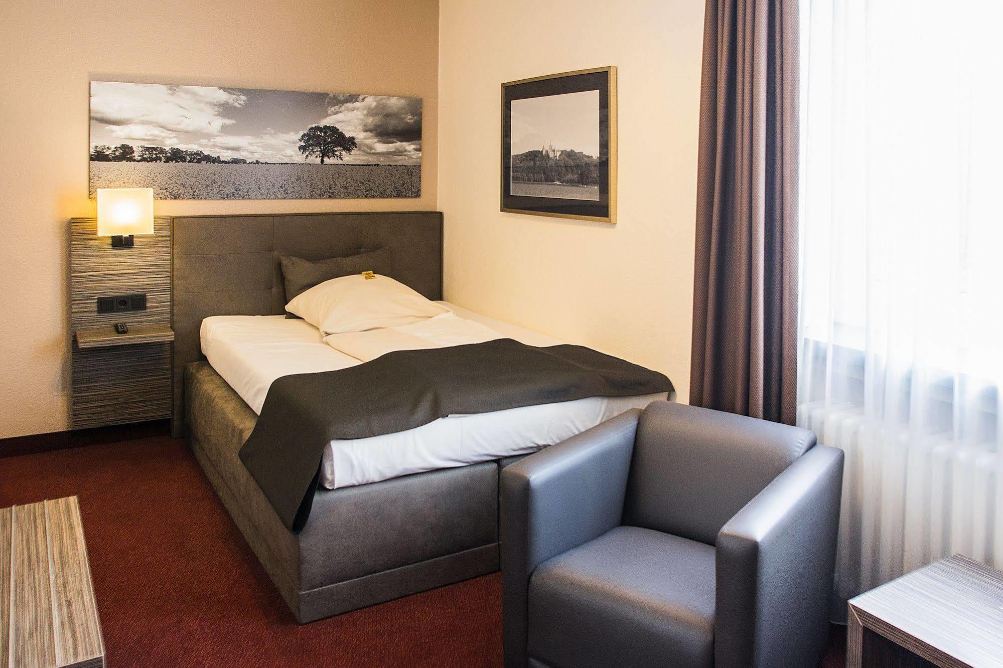 Parkhotel Ahrbergen Гизен Экстерьер фото