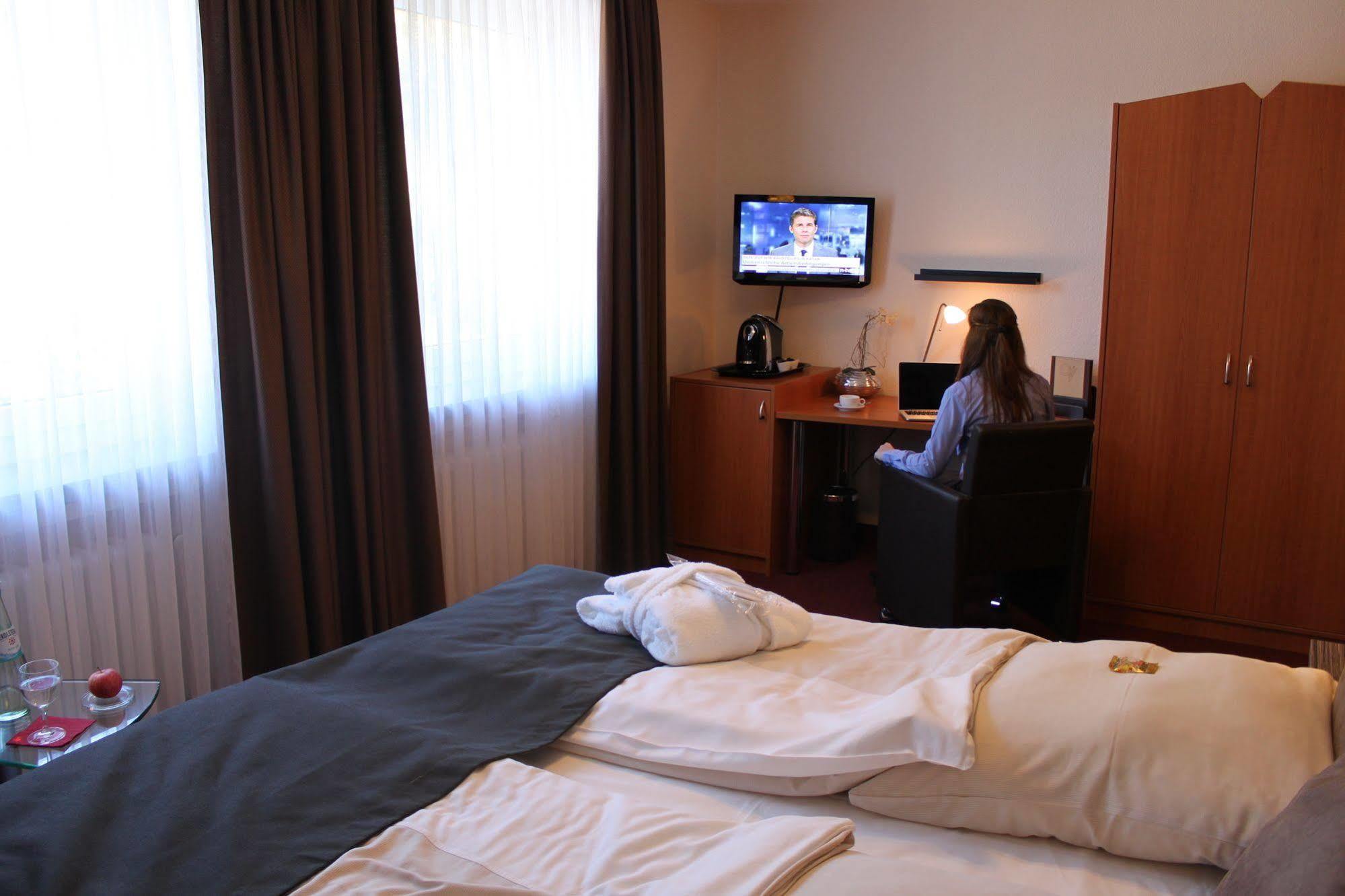 Parkhotel Ahrbergen Гизен Экстерьер фото