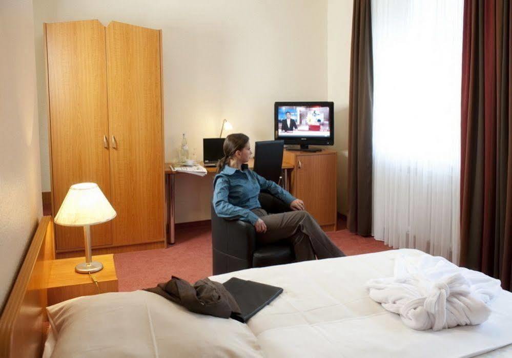 Parkhotel Ahrbergen Гизен Экстерьер фото