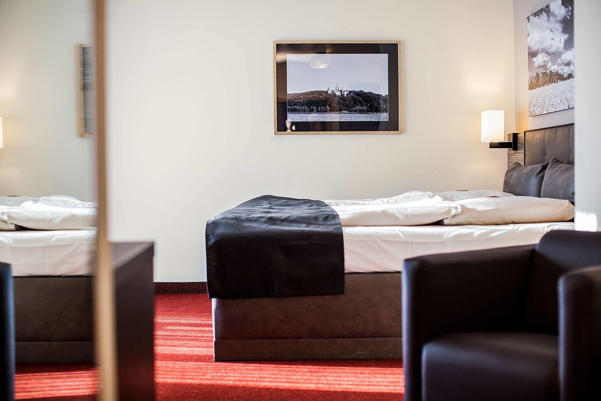 Parkhotel Ahrbergen Гизен Экстерьер фото